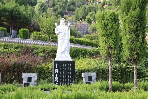 西安壽陽山墓園在創(chuàng)造生態(tài)化園林環(huán)境方面有哪些具體舉措？