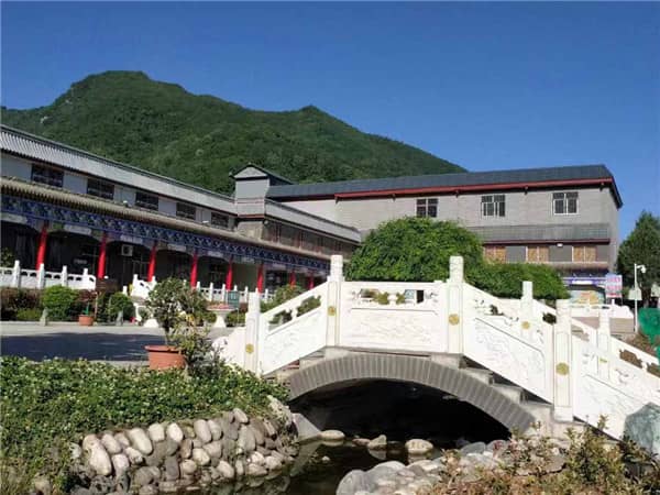 西安九龍山公墓的不同園區(qū)之間有哪些差異？客戶在選擇時應(yīng)該如何考慮？