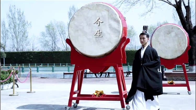 西安霸陵墓園的休閑購物區(qū)和餐廳有哪些特色，如何滿足謁陵者的多樣化需求？