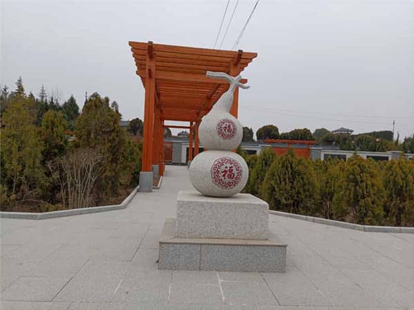 西安陵園中的生態(tài)葬主要包括哪些類(lèi)型，它們各自有什么特點(diǎn)？